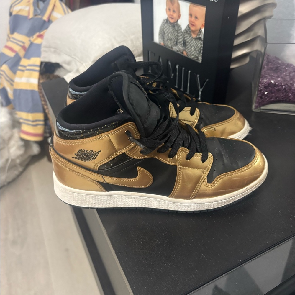 Nike Black & Metallic Gold Air Jordan 1 Mid Sneakers